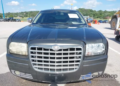 2010 Chrysler 300 Touring/Signature Series/Executive Series z USA, uszkodzony, nr VIN 2C3CA5CV9AH220981